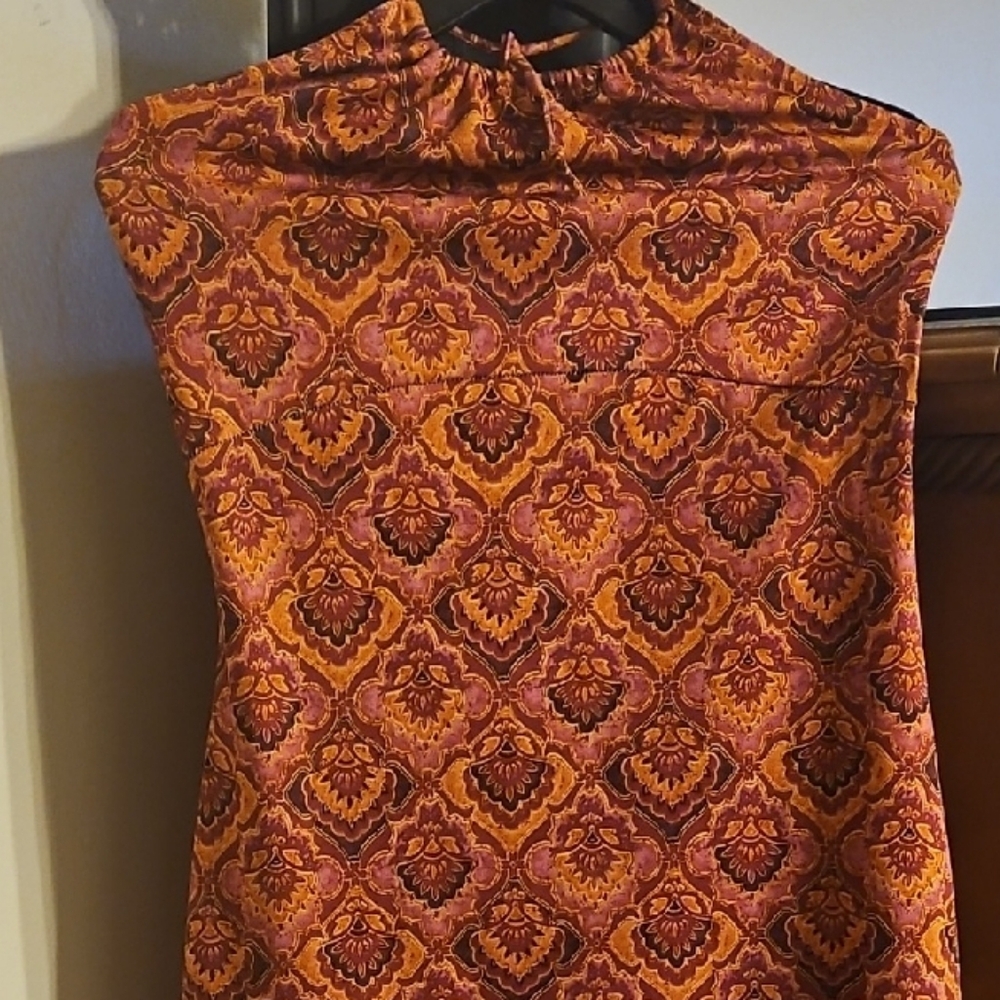 Elegant Backless Dress in Red and Orange Pattern